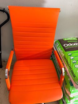 Leather desk chair excellent shape $30