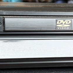 Panasonic DVD-RV31 DVD / CD Player