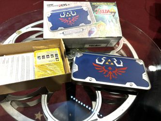 New 2DS XL Hylian Shield 