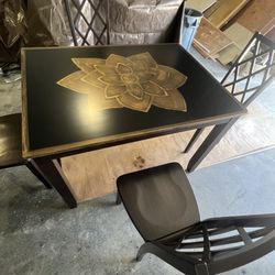 Table With 4 Chairs 