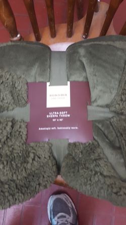 Ultra Soft Sherpa throw 50 x 60