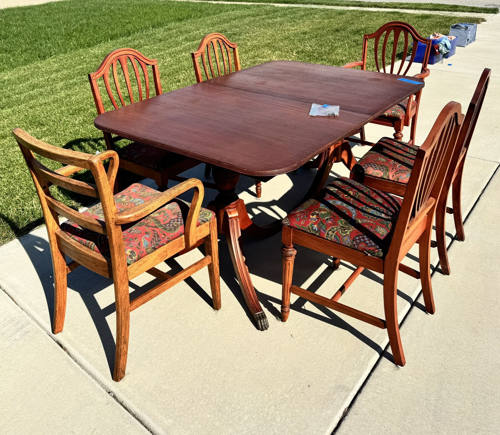 Dining table w/ 6 Chairs