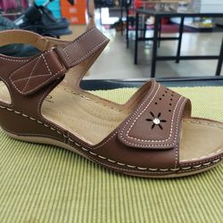 Size 10 Ladies Comfort Sandals In Brown!!! NEW 