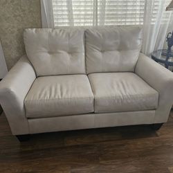 Loveseat 