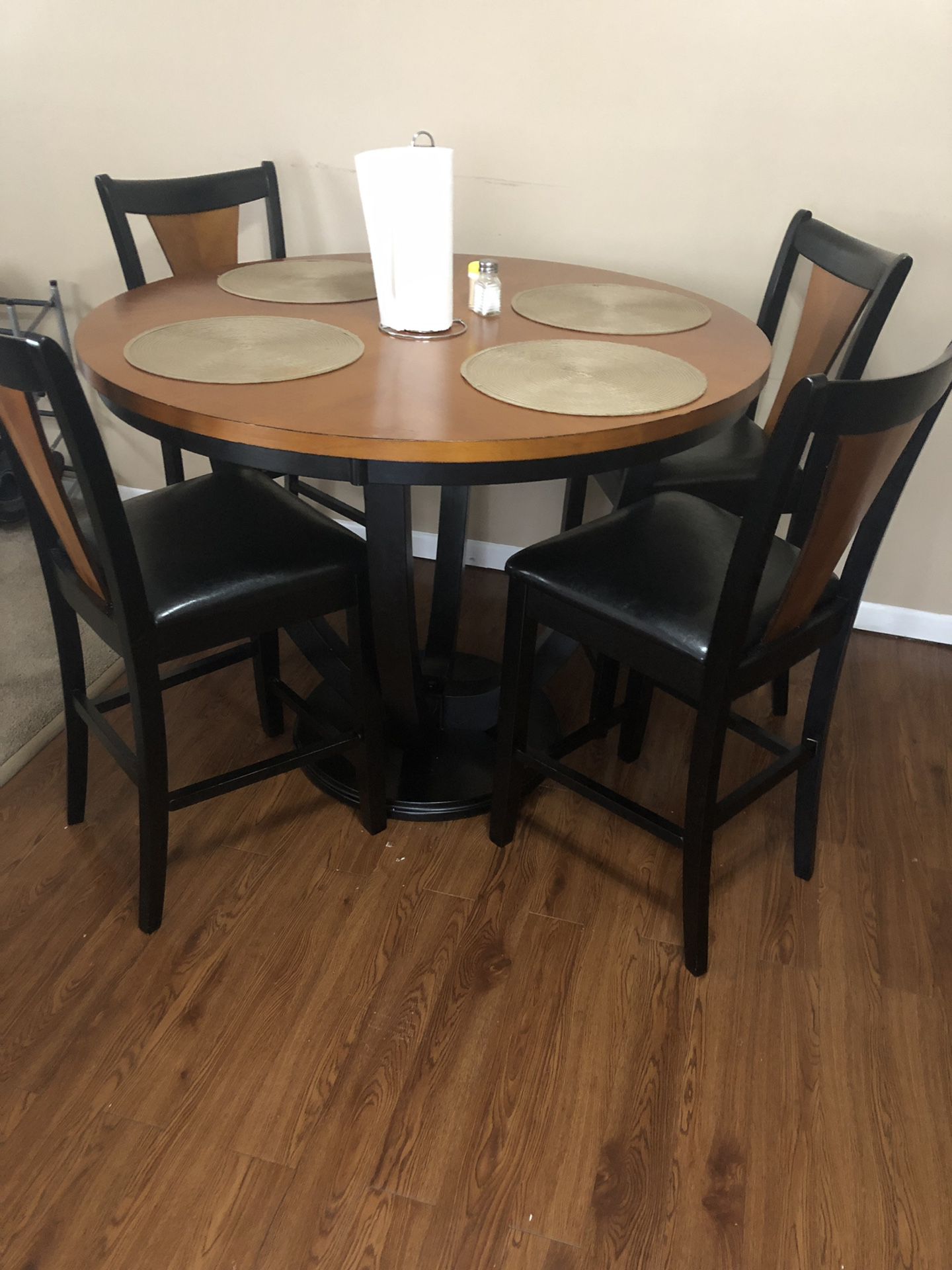Kitchen table good condition
