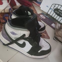 NIKE TODDLERS SZ9 IN GREAT CONDITION 20 FINAL PRICE