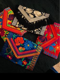 Embroidery🧵 Bordado 🧵 Handbags