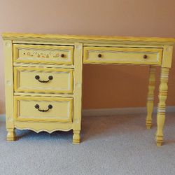 WEEKEND SALE!  $175.00! STANLEY FURNITURE DESK! FAMOUS QUALITY!  