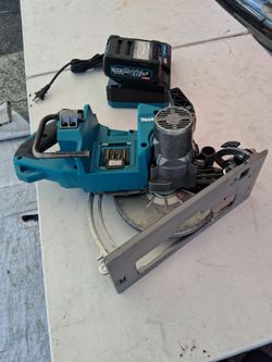 MAKITA 40V PILA Y CARGADOR