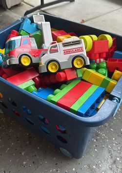 300 kids Building Blocks Set with Toy Vehicles