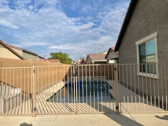 Metal pool safety fence