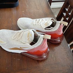 Women's shoes  Nike Air Max 270