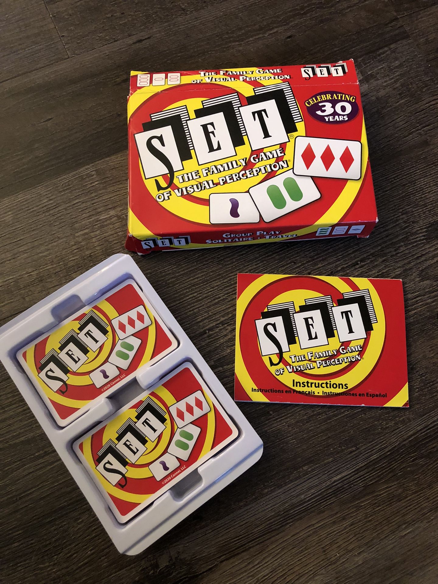 Set (the family game of visual perception)