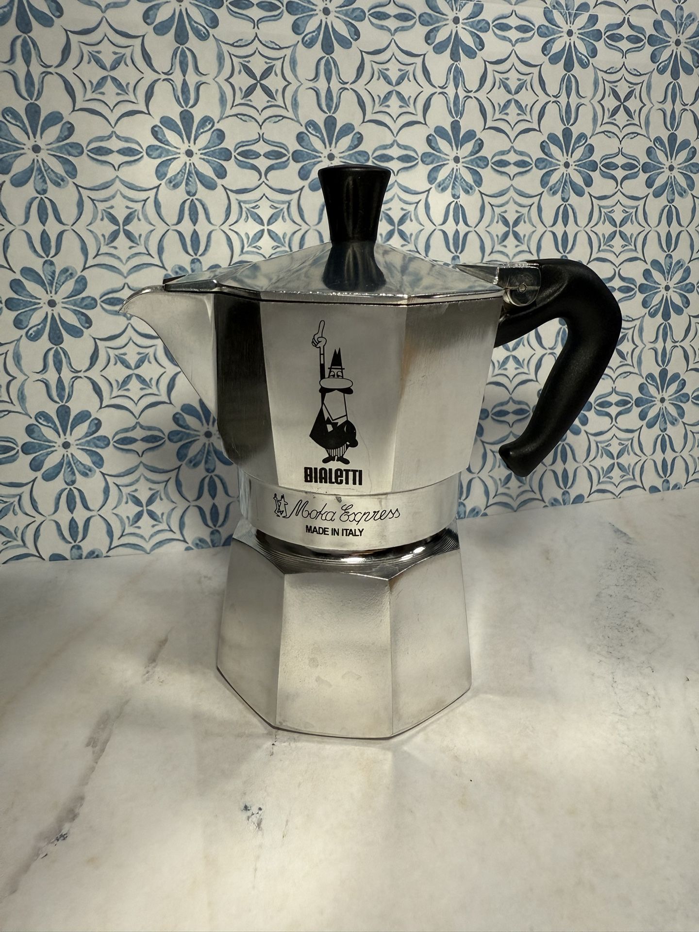 Bialetti Moka Express 3 Cup Stovetop Expresso Maker - Like New!