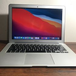 Super Nice Apple Macbook Air 13-inch, Core i7 + New Charger + Costly Apps