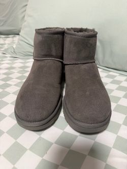UGG Classic Mini II Boots in Gray Size 8
