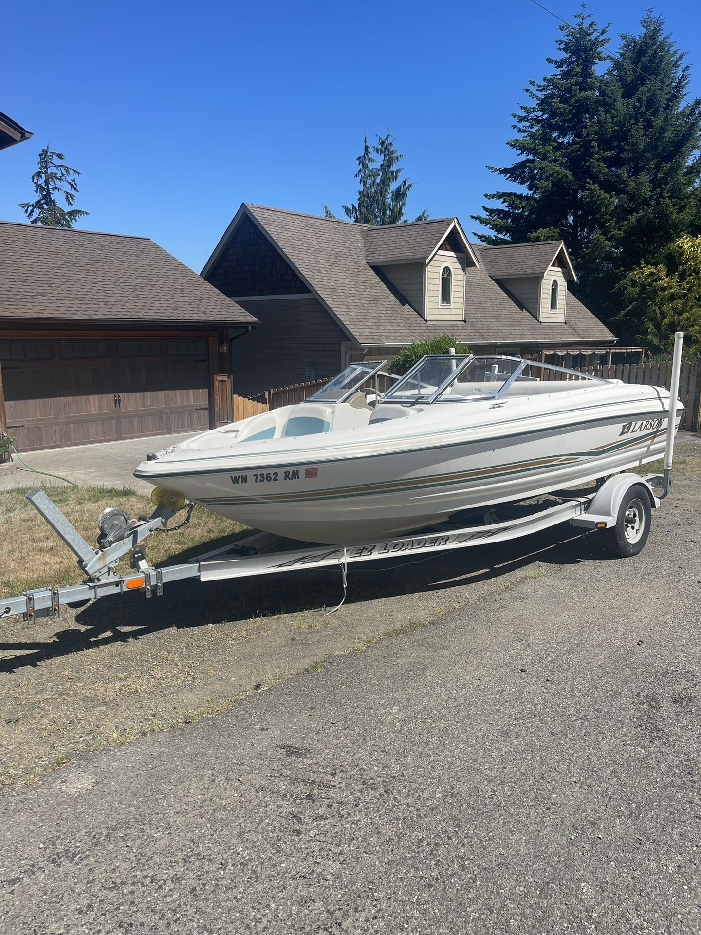 2003 Larson In Great Condition The Price Is a steal for this Boat