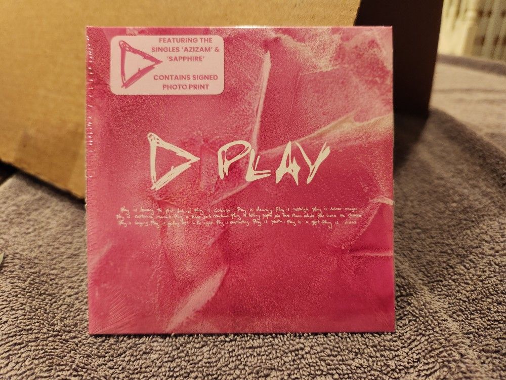 Play Cd By Ed Sheeran With Autographed Photo Print