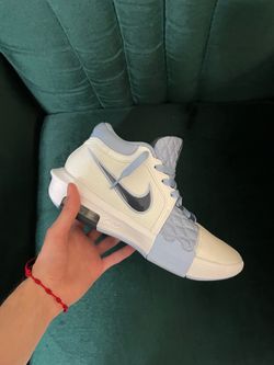 Nike LeBron Witness 8 UNC