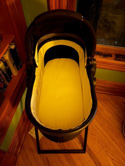 Mockingbird bassinet and bassinet stand