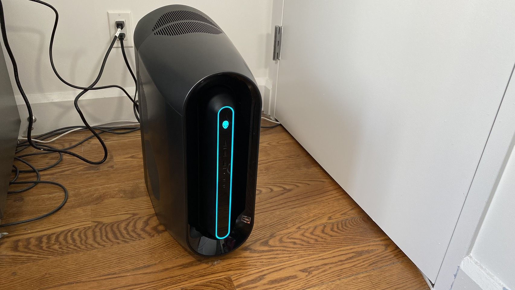 Alienware R10 Ryzen 9 Edition And Monitor