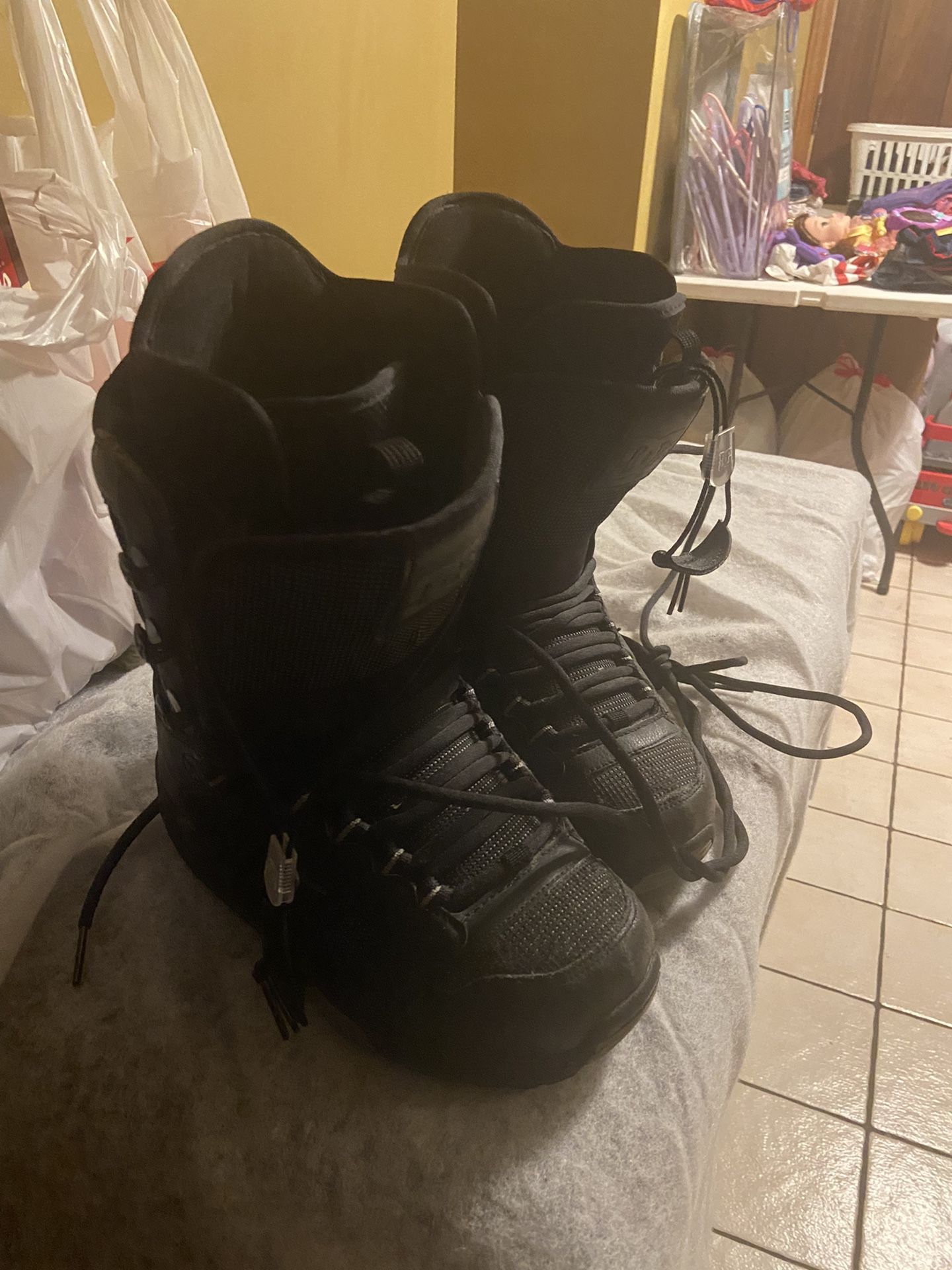 Snow boots