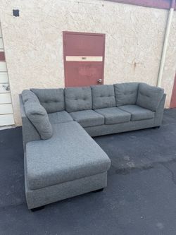 WITH DELIVERY Gray Fabric Sectional couch with Chaise