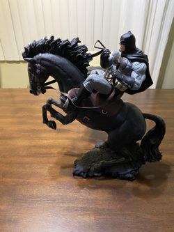 DC Batman Dark knight Returns “Call To Arms” Statue