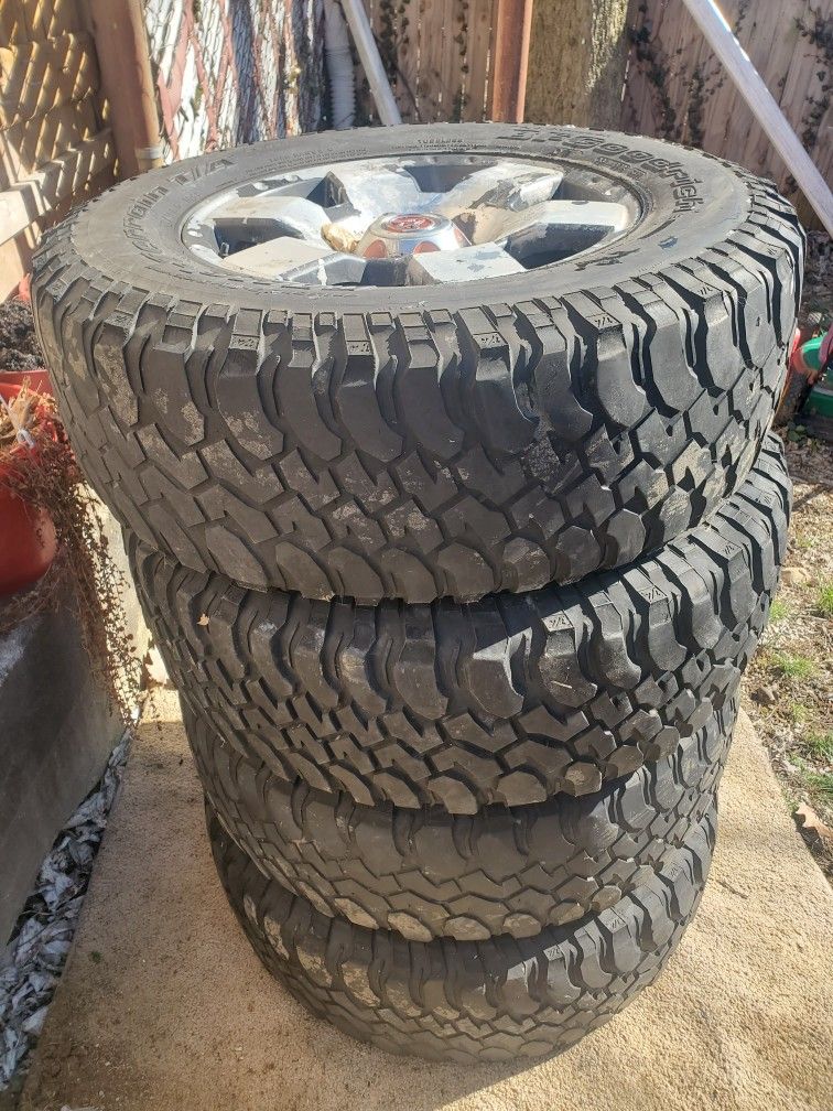 Tires  255 75 R17