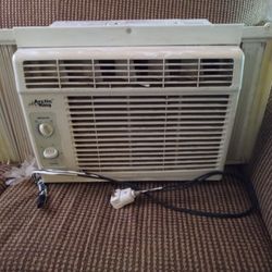 Window Air Conditioner Works Good $65.00