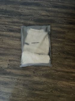 Light oatmeal essential shorts