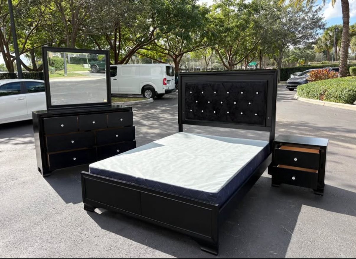 Beautiful Bedroom Set Queen Size Solid Wood Black Color Like New