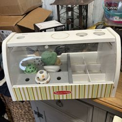 Melissa and doug playsets/ plus kitchen 