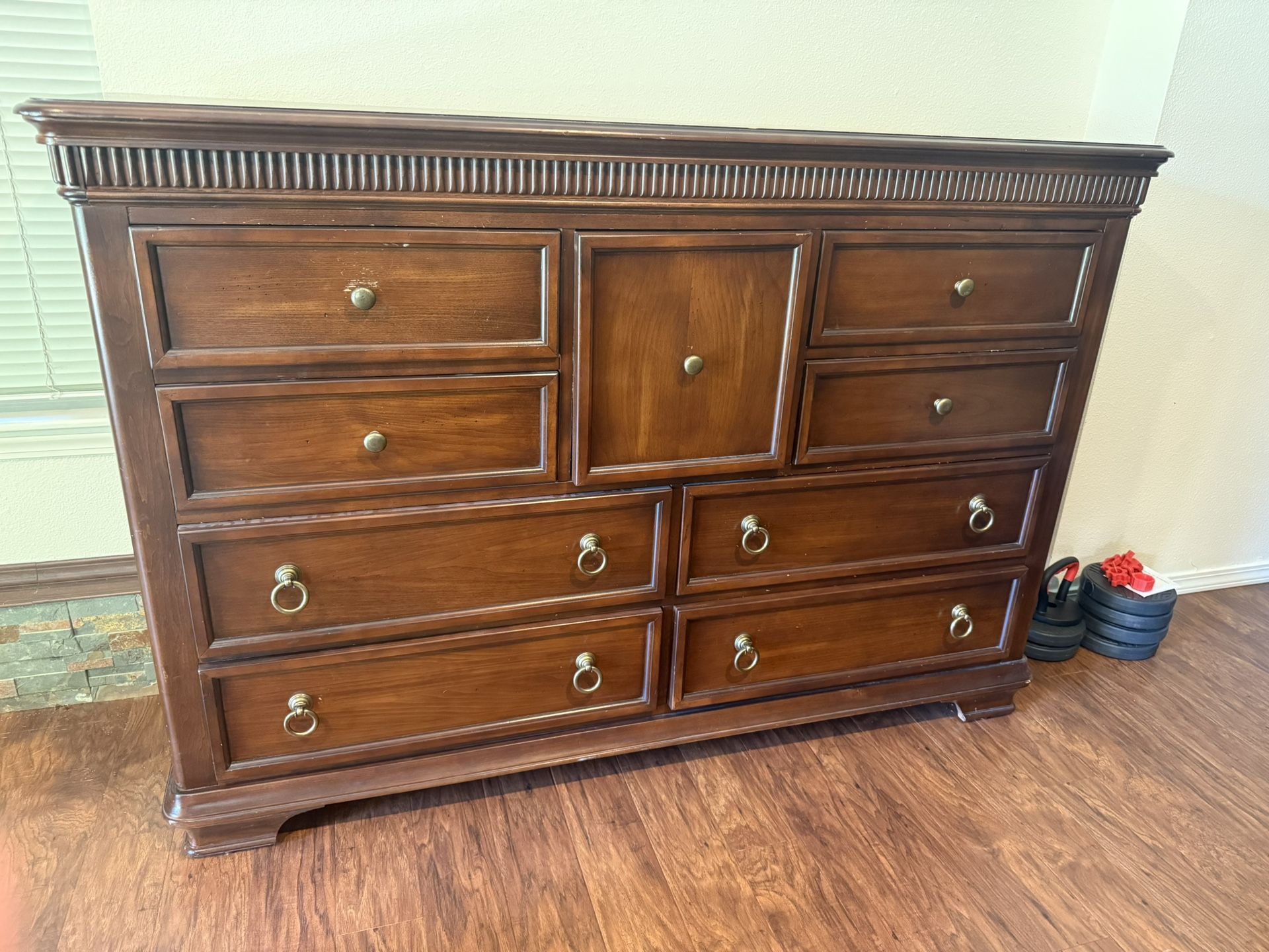 Dresser
