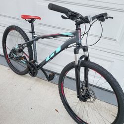 GT Mountain Bike Size Medium Wheels 27.5 Speeds 24 Disc Brakes 