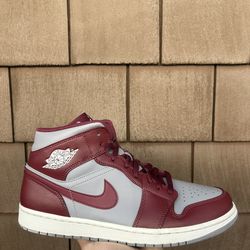 Jordan 1 Mid “Cherrywood Red”