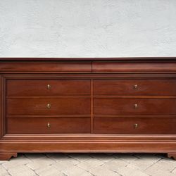 Thomasville Large Wooden Dresser