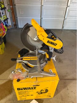 Dewalt 15 Amp Corded 12 in. Compound Double Bevel Miter Saw