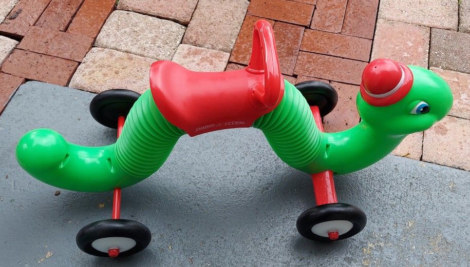 TOY FOR KIDS INCHWORNS. RADIO FLYER CLASSIC BOUNCE AND AND GO RIDE-ON.  ALMOST NEW. JUST $59