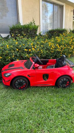 LAVISH KIDS CAR (RED) FINISHED SIZE：116*58*46cm Car like new but need to repair (Electric don’t work)⋯Need New Battery and Charger