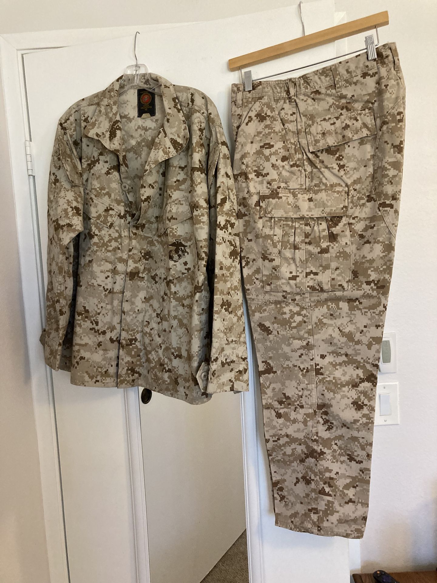 Usmc Camo Uniforms - Small And Medium Sizes