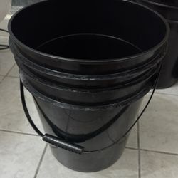 5-Gallon and 2.5-Gallon Buckets