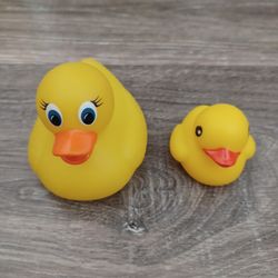 Momma and Baby Yellow Rubber Duckies 