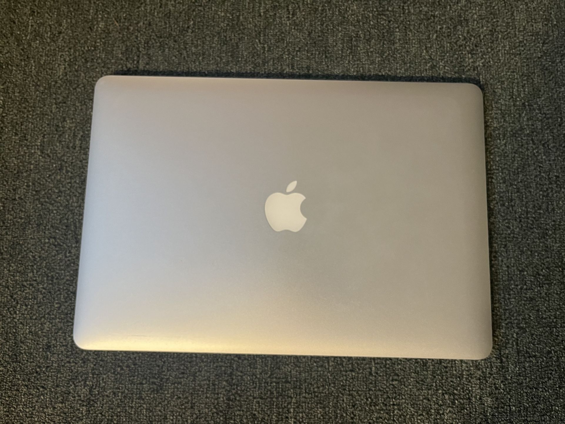 MacBook Pro Retina 15inch i7 32GB 512GB SSD+ Hengedock + Bag
