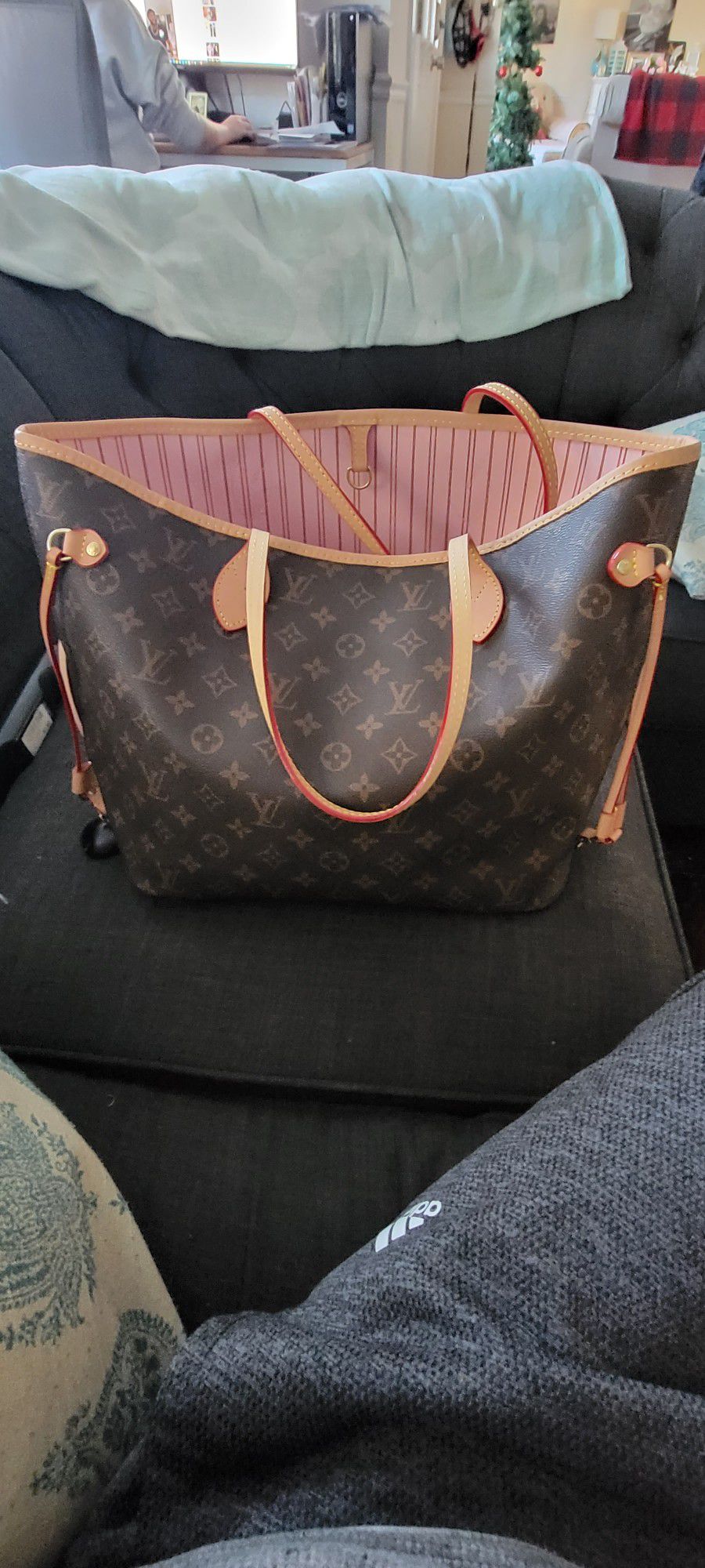 SOLD 💕LV Neverfull MM 💯 Authentic💕