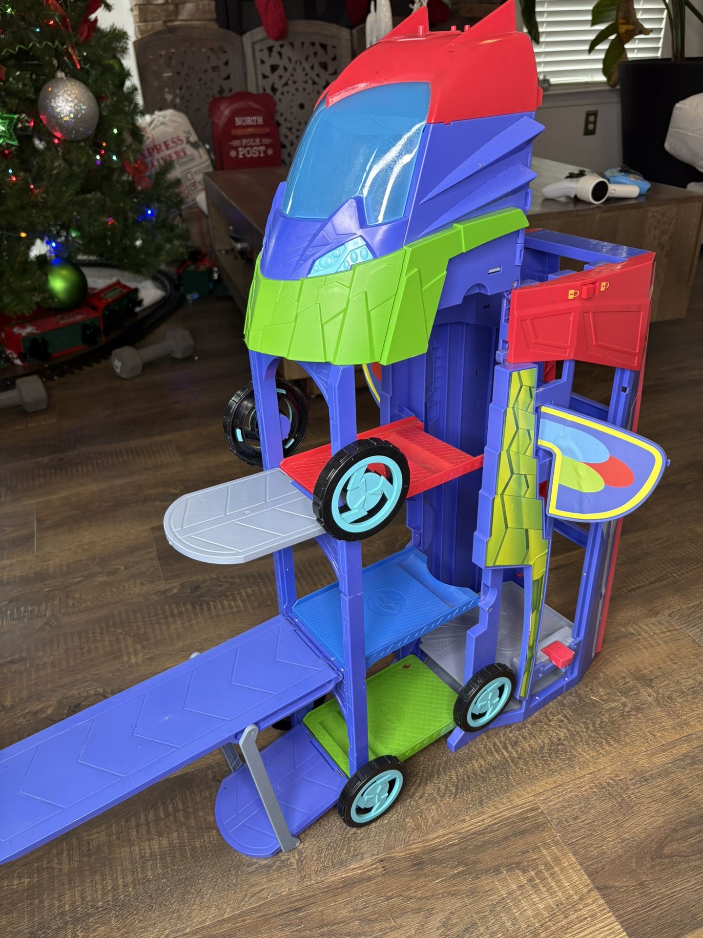 PJ Masks Transforming 2-in-1 Mobile HQ Playset