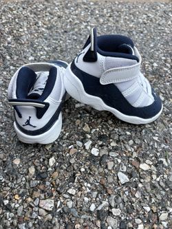 Toddler sneakers. Like new. Nike Air Jordan 6 Rings.
