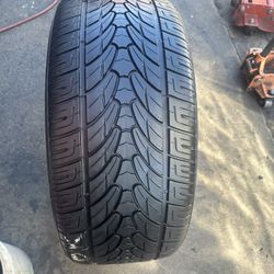 Tengo una llanta en buenas condiciones, marca LIONHART LH-TEN 295/35R24 $90