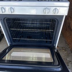 Stove and fridge   Good conditiones