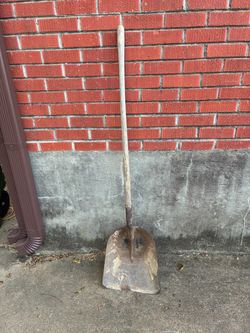LONG HANDLE SQUARE POINT SHOVEL